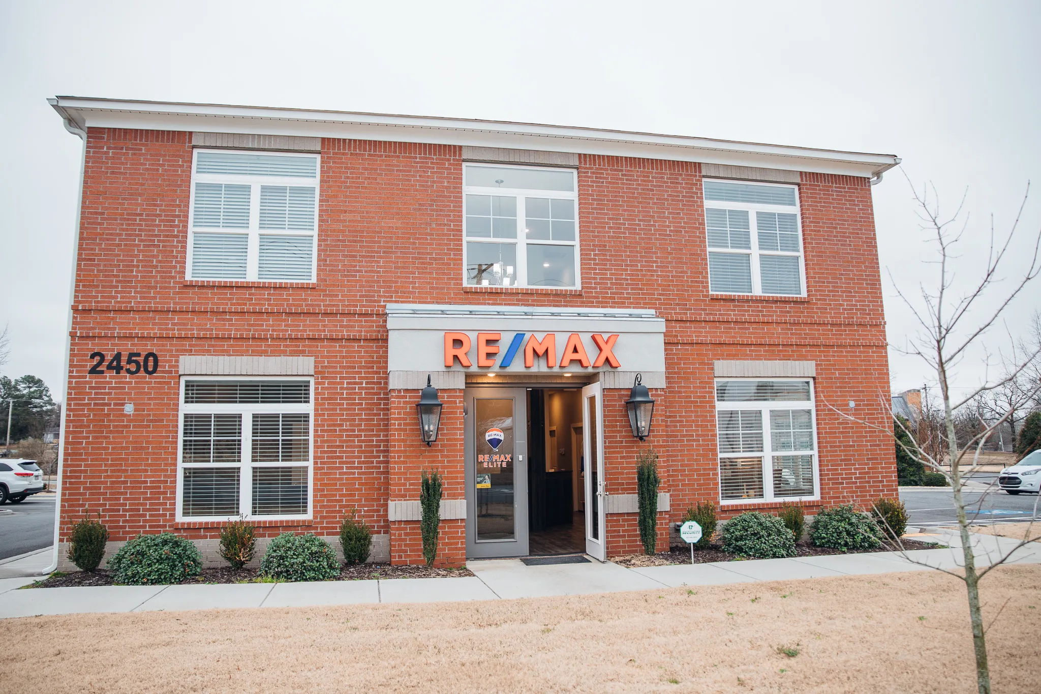 Re/max building